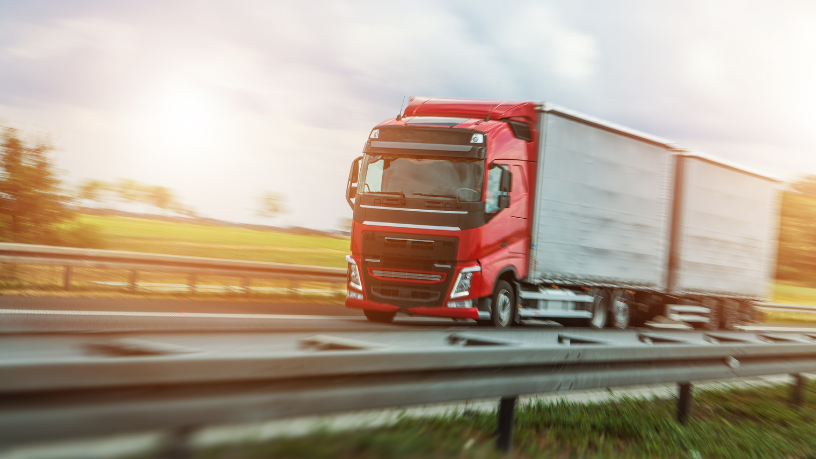 Em trajetos extensos, o rastreamento contínuo permite decisões rápidas e redução de riscos, consolidando a eficiência logística da Avantec Transportes.