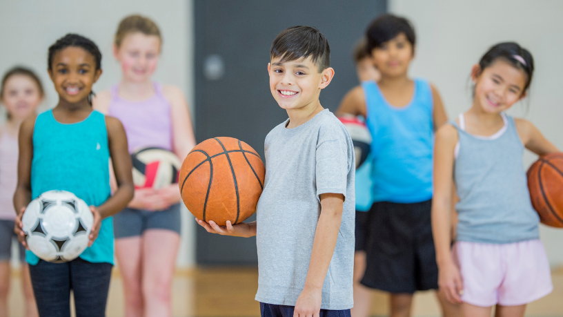 A prática esportiva na educação, segundo Luciano Colicchio Fernandes, pode transformar o desempenho escolar e o engajamento dos alunos.